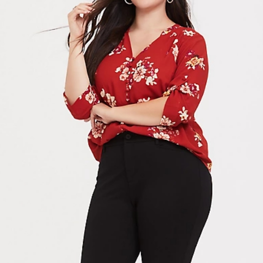 Torrid HARPER - DARK RED FLORAL GEORGETTE BUTTON-LOOP BLOUSE